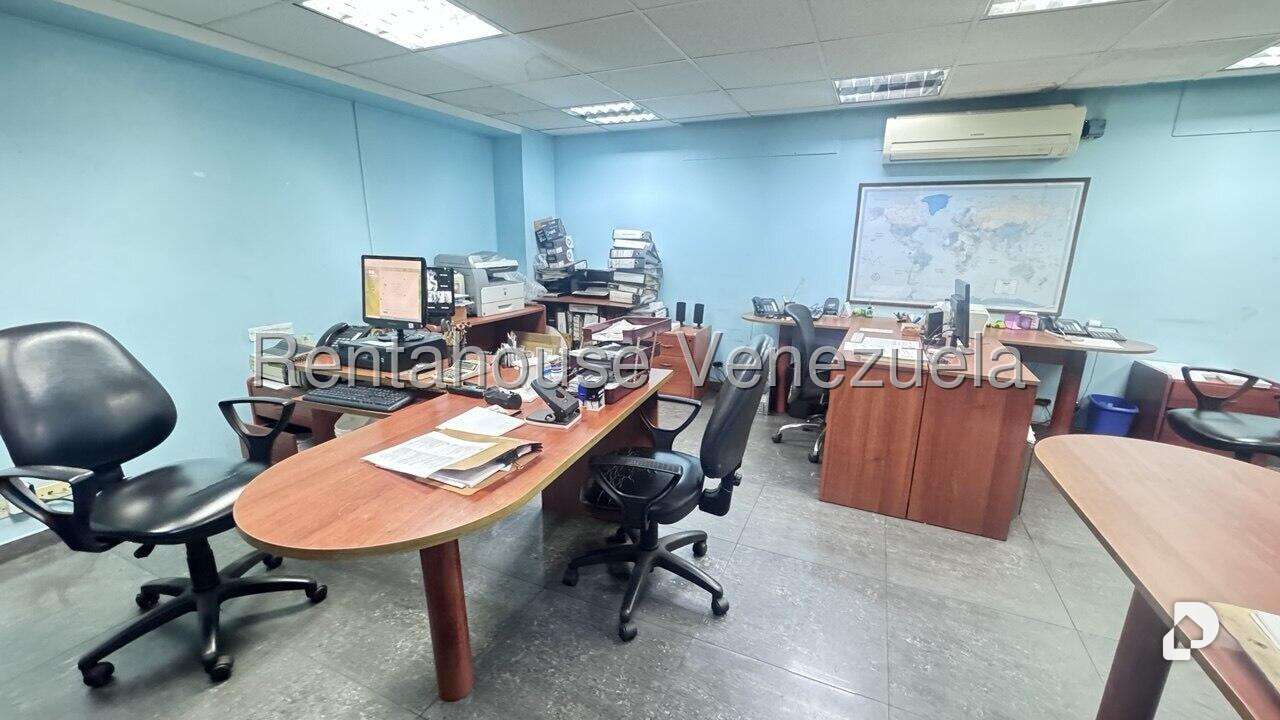 Local comercial en La Urbina, Caracas – 15