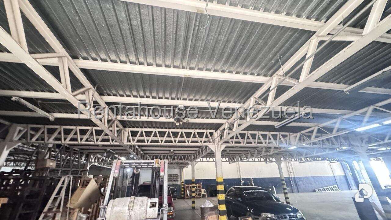 Local comercial en La Urbina, Caracas – 28