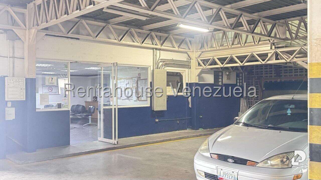 Local comercial en La Urbina, Caracas – 5