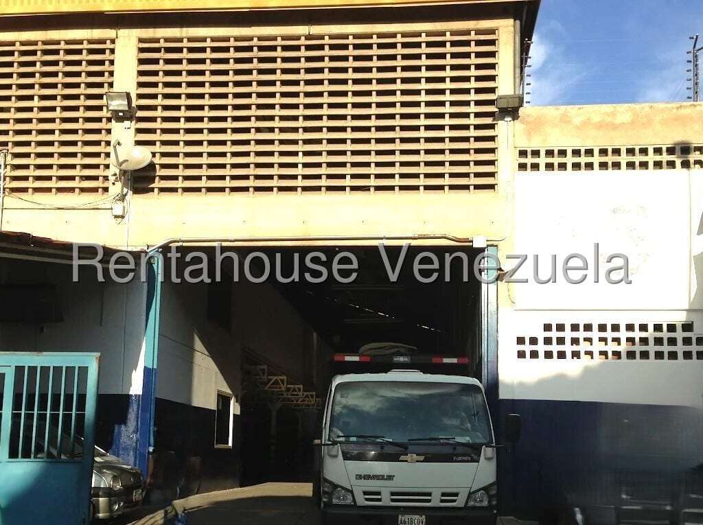 Local comercial en La Urbina, Caracas - 1