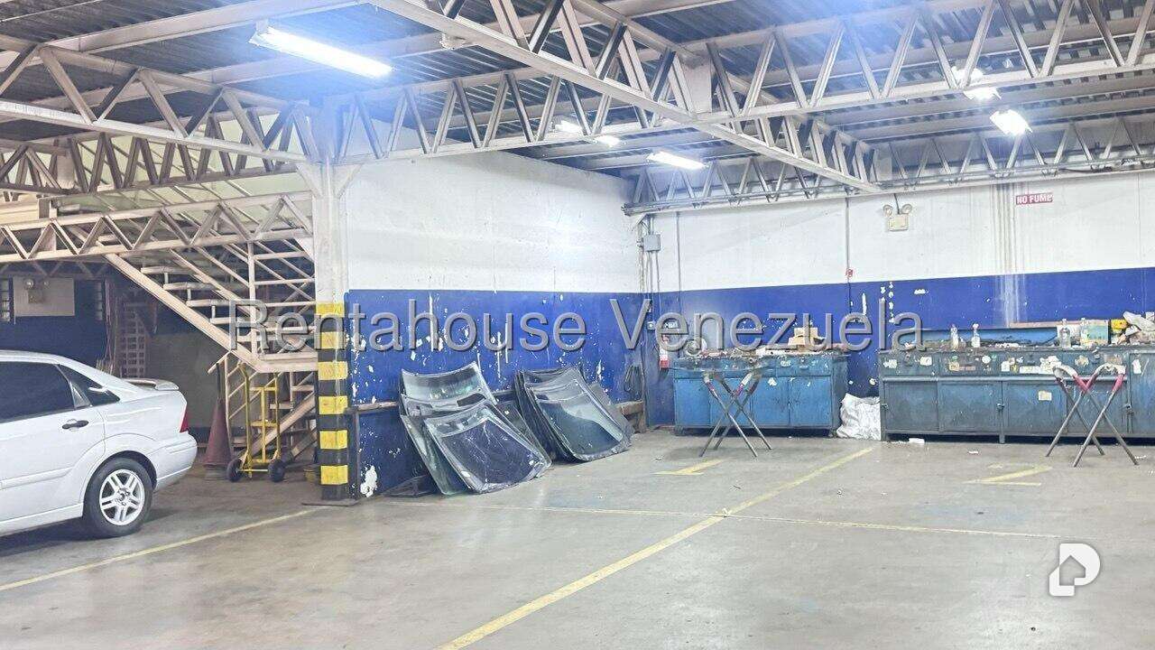 Local comercial en La Urbina, Caracas – 4