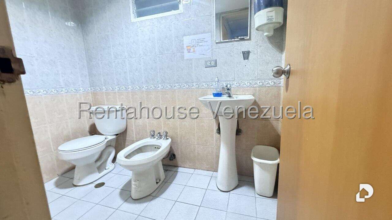Local comercial en La Urbina, Caracas – 13