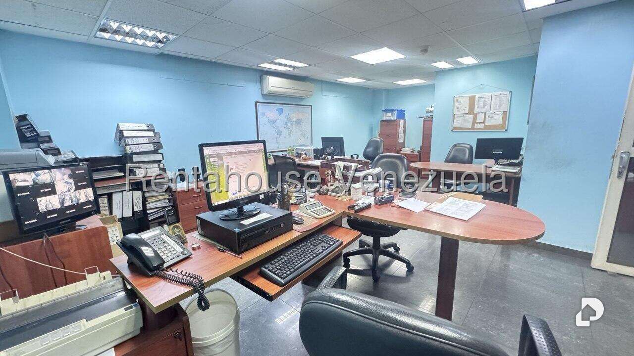 Local comercial en La Urbina, Caracas – 14