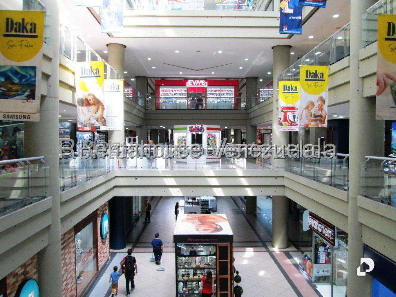 Local comercial en El Recreo, Caracas – 13
