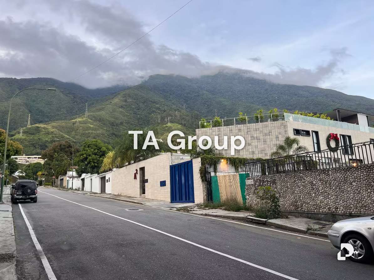 Casa en Altamira, Caracas – 25