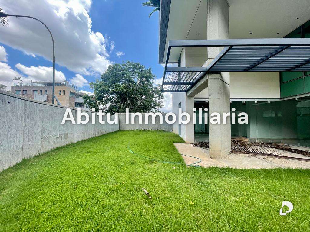 Apartamento en Altamira, Caracas – 2