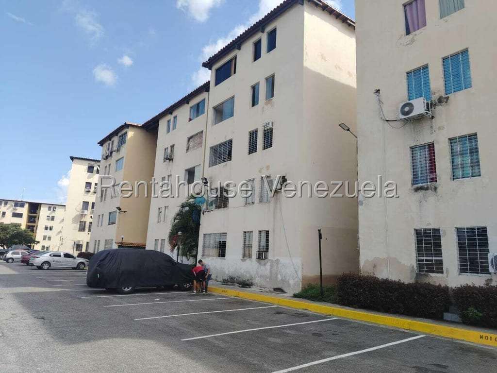 Apartamento en Paraparal, Los Guayos - 1