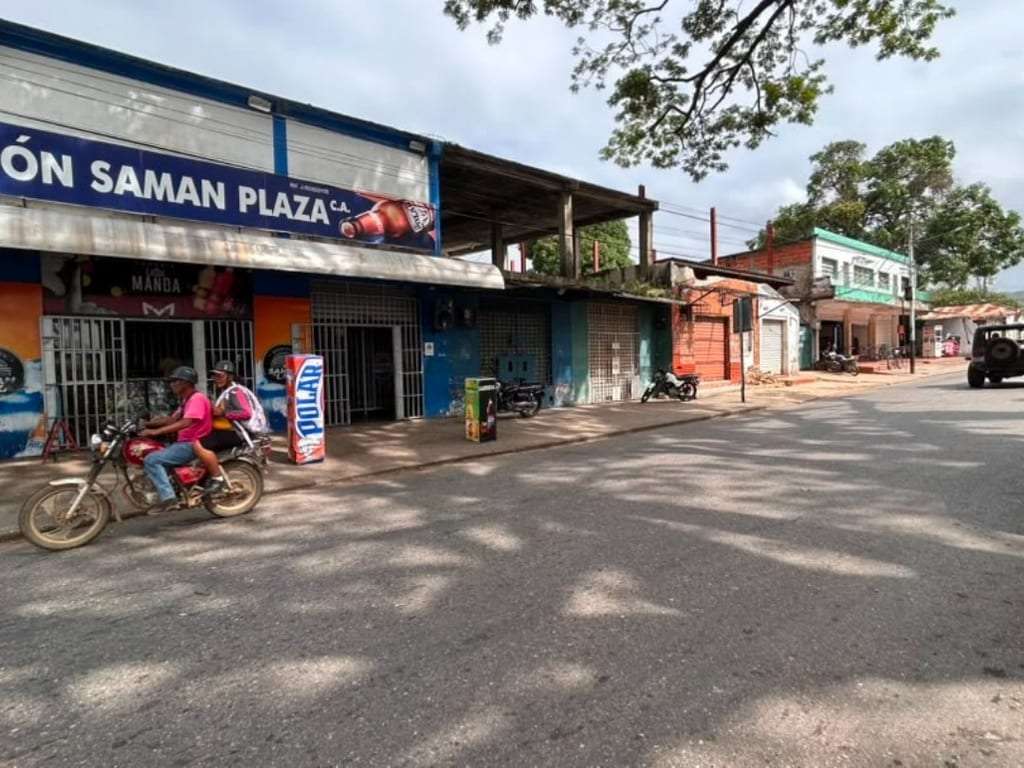 Local comercial en Tinaco - 1