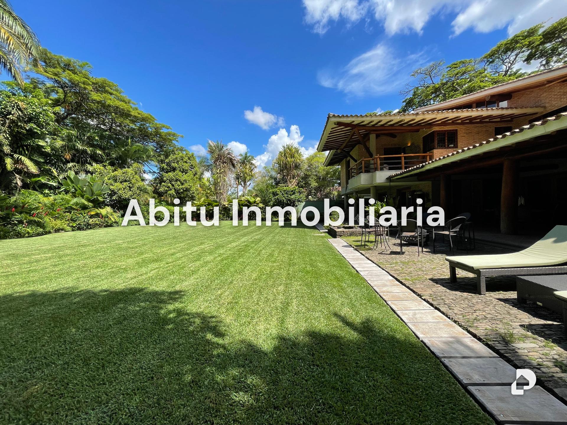 House in Country Club, Caracas – 2