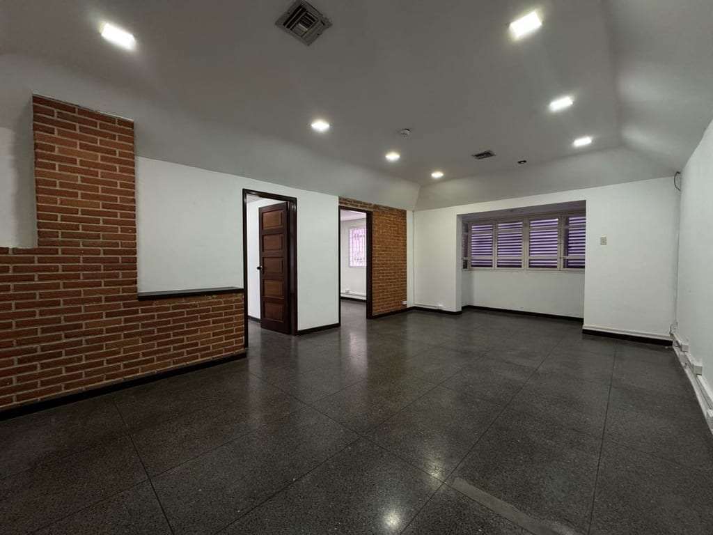 Oficina en Las Mercedes, Caracas - 1