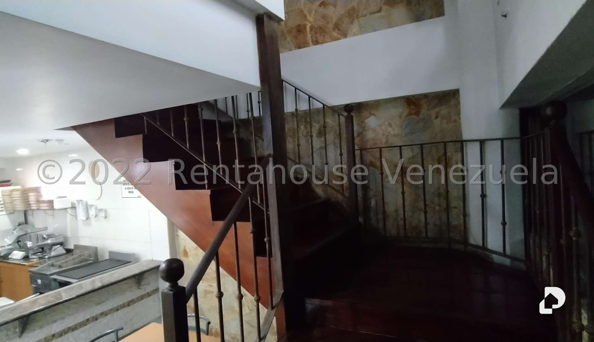 Local comercial en Los Chaguaramos, Caracas – 12