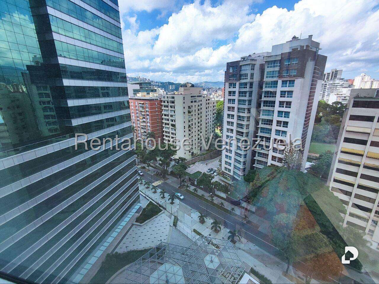 Local comercial en Campo Alegre, Caracas – 12