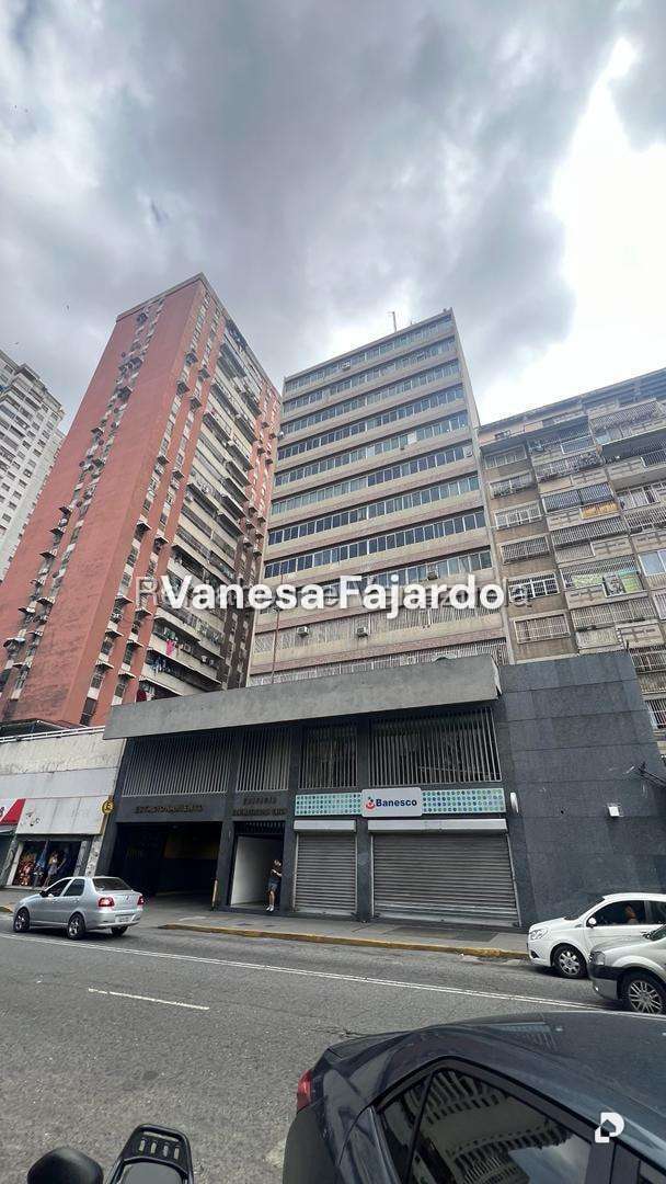 Oficina en Parroquia La Candelaria, Caracas – 11