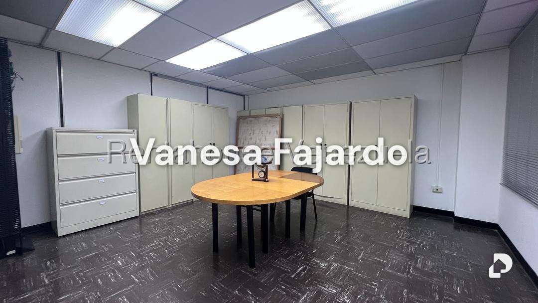 Oficina en Parroquia La Candelaria, Caracas – 18