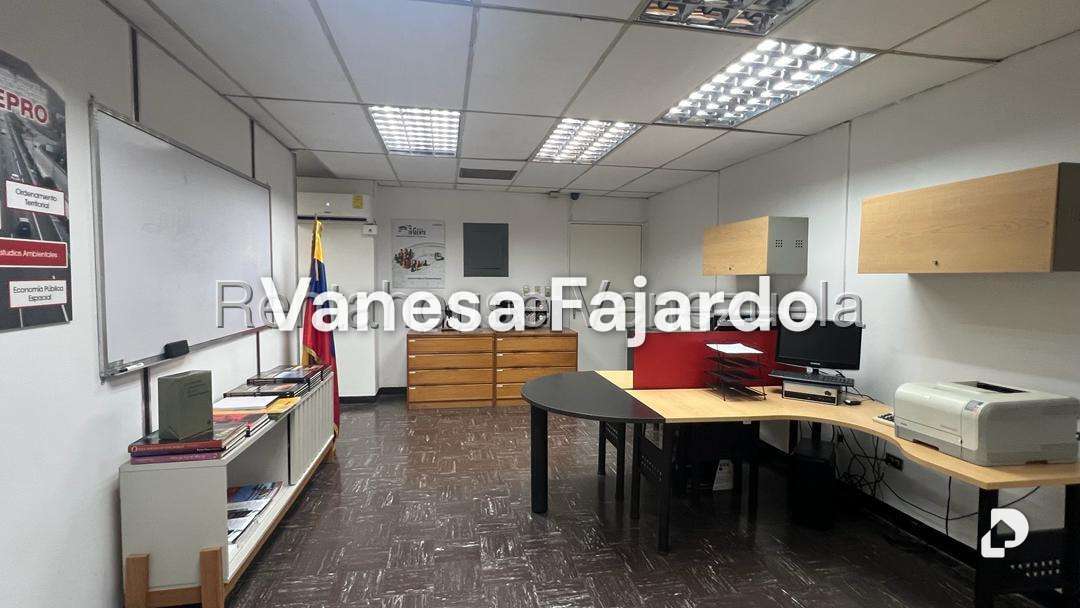 Oficina en Parroquia La Candelaria, Caracas – 15