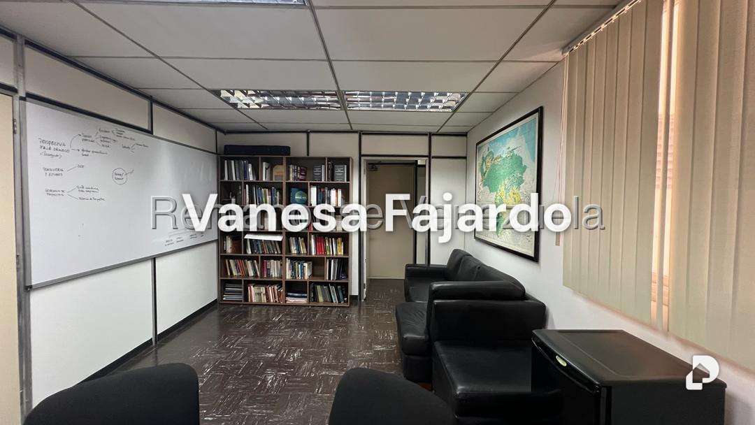 Oficina en Parroquia La Candelaria, Caracas – 19