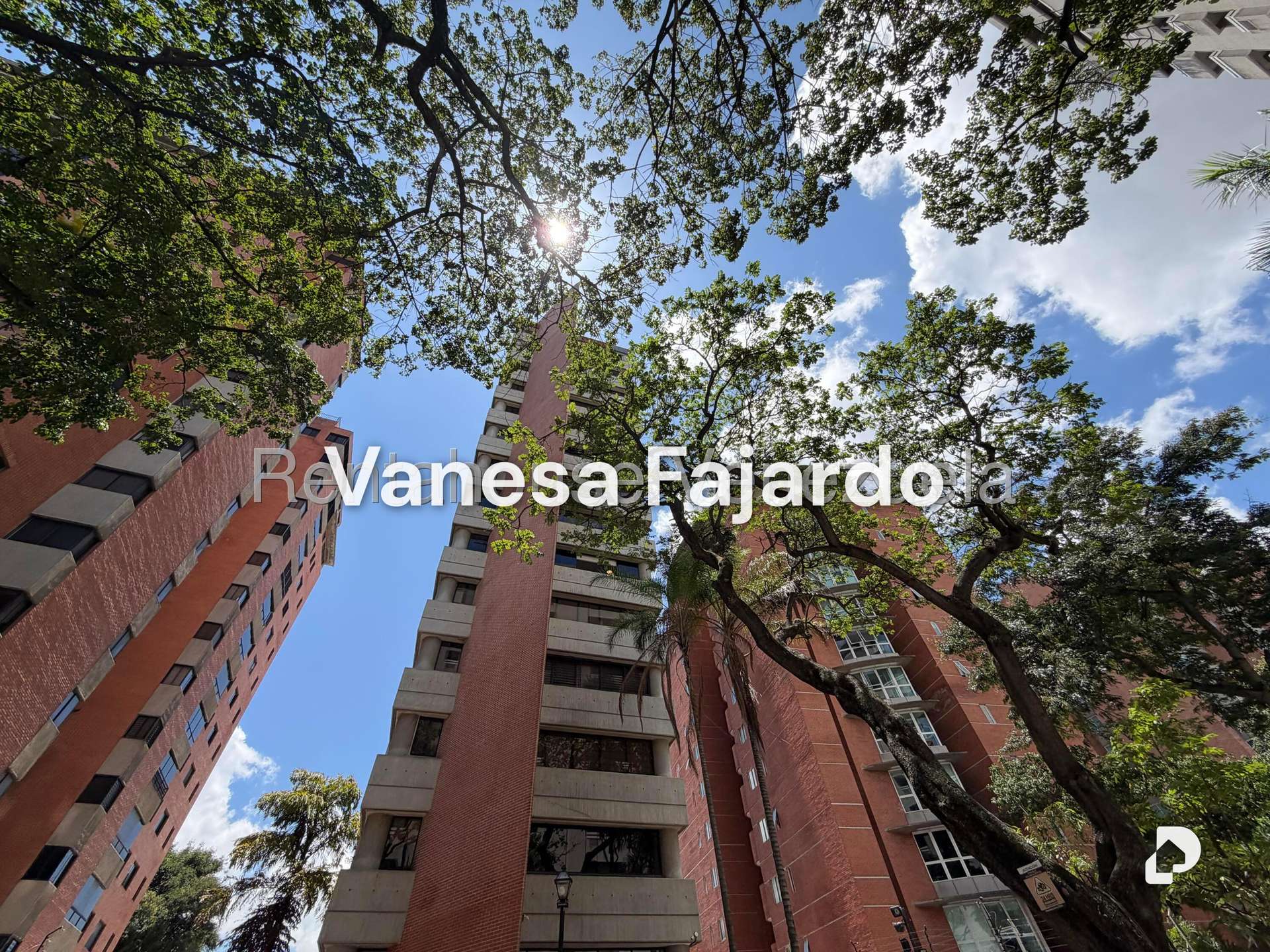 Apartamento en El Rosal, Caracas – 25