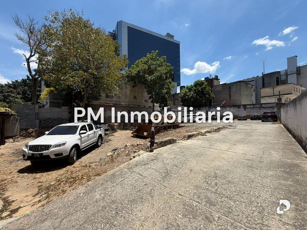 Terreno en Las Mercedes, Caracas – 2