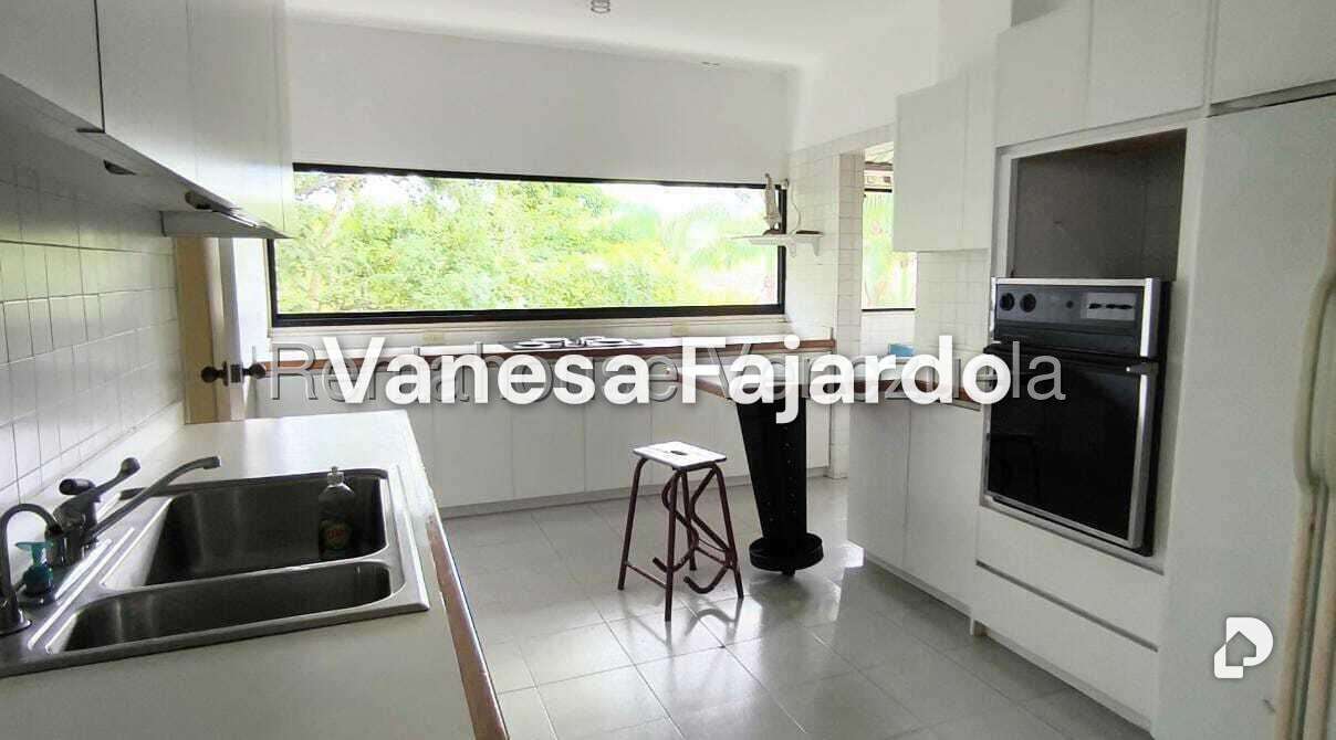 Apartamento en Lomas de Chuao, Caracas – 12