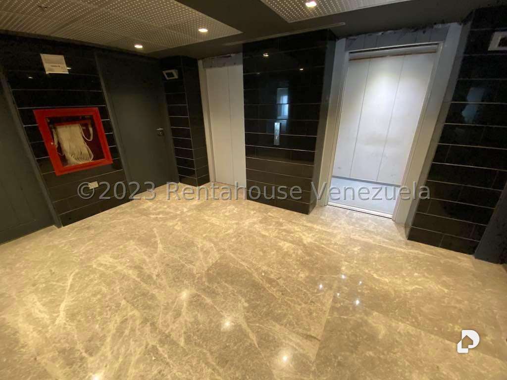 Local comercial en Las Mercedes, Caracas – 23