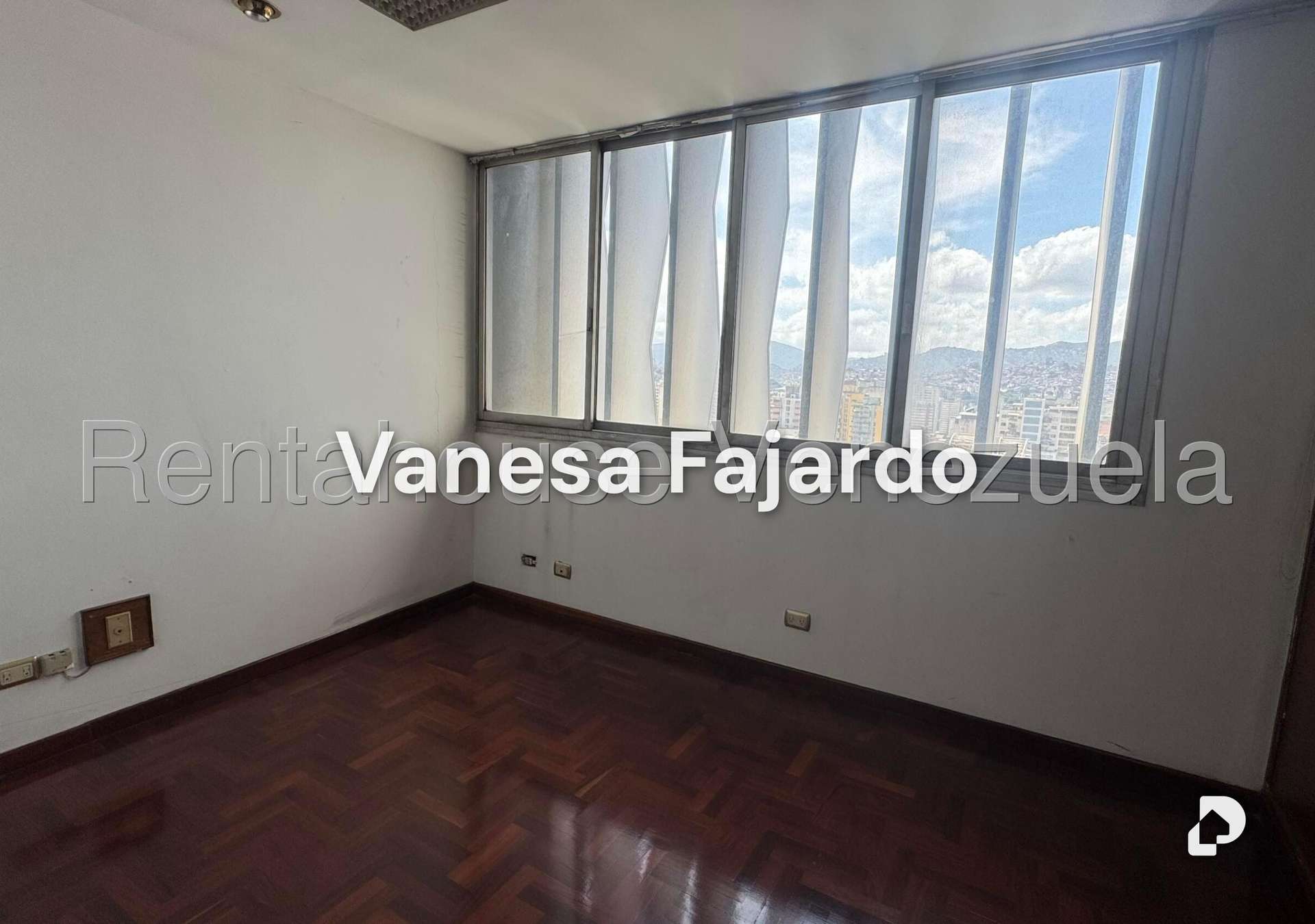 Local comercial en Parroquia Catedral, Caracas – 13