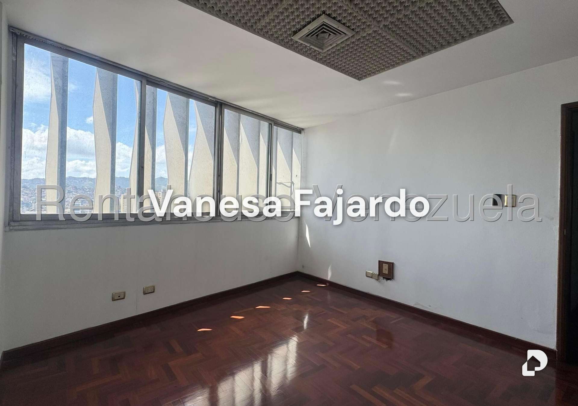 Local comercial en Parroquia Catedral, Caracas – 18