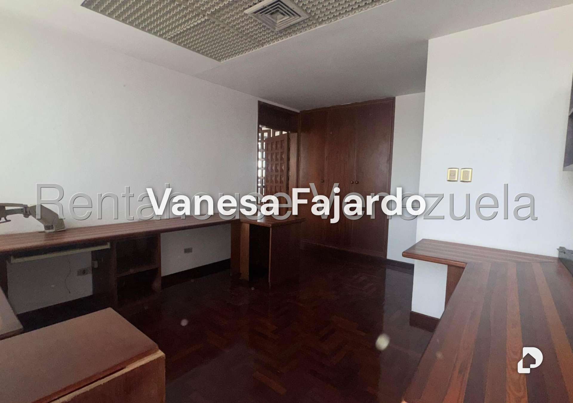Local comercial en Parroquia Catedral, Caracas – 28
