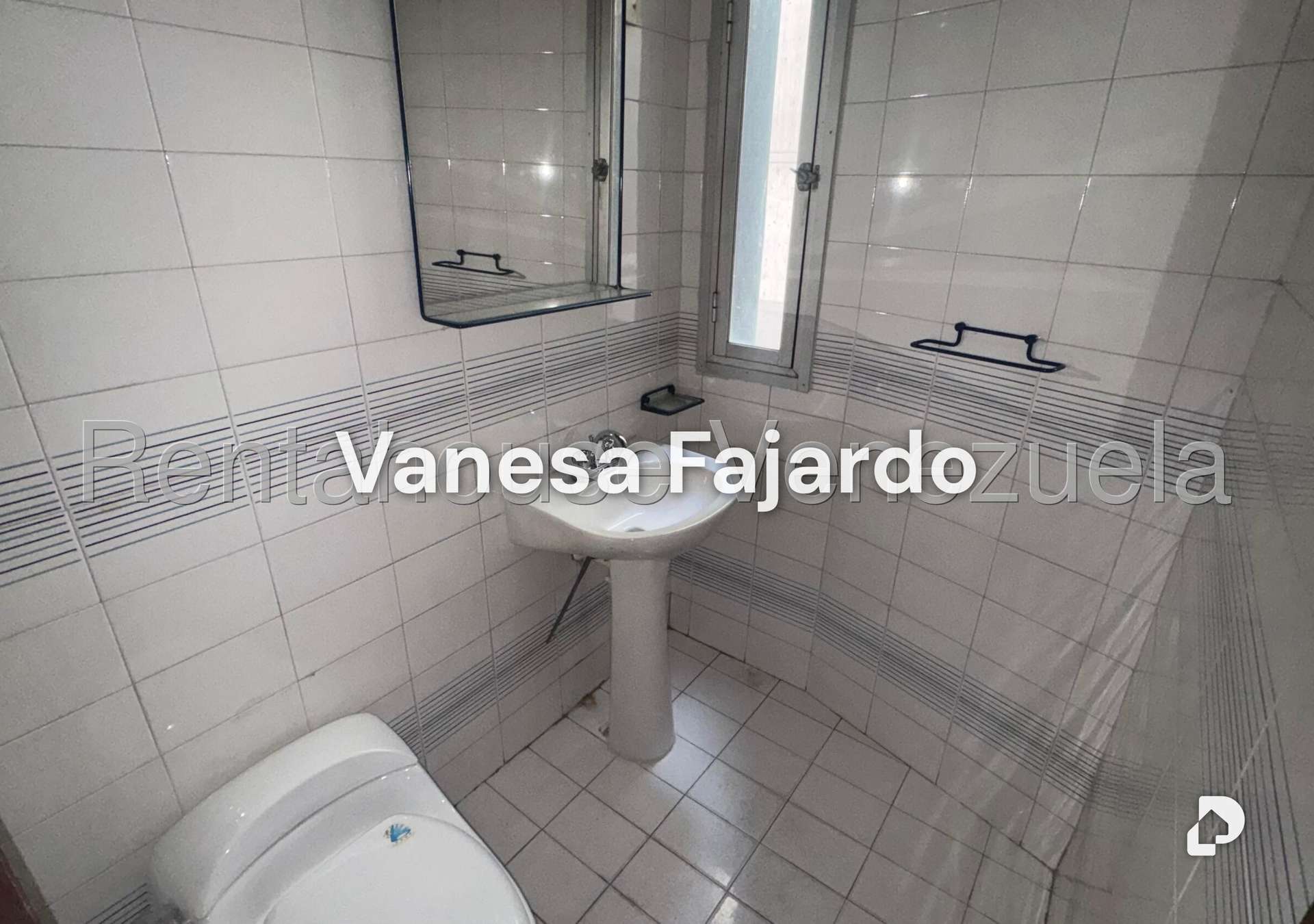 Local comercial en Parroquia Catedral, Caracas – 26