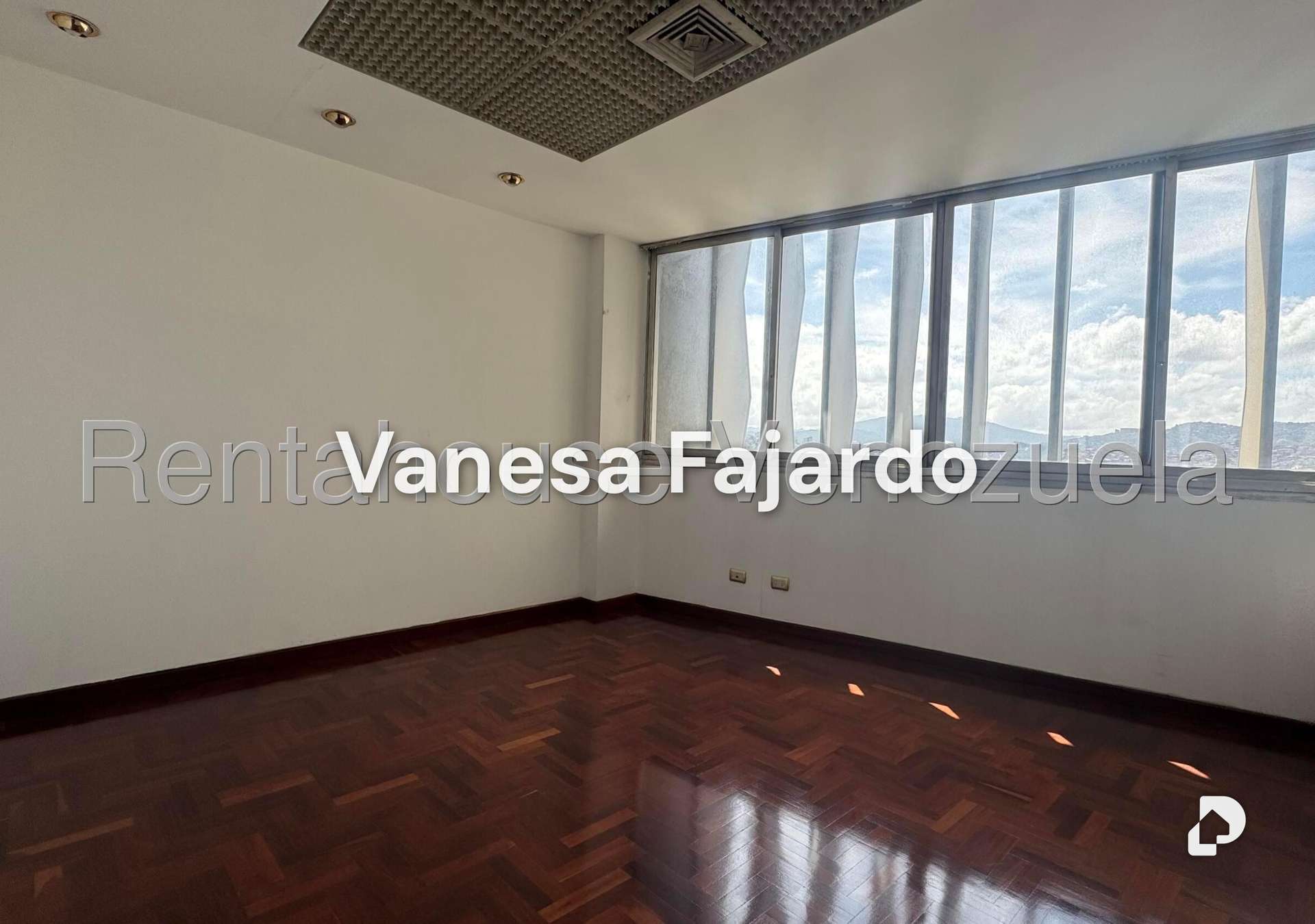 Local comercial en Parroquia Catedral, Caracas – 19