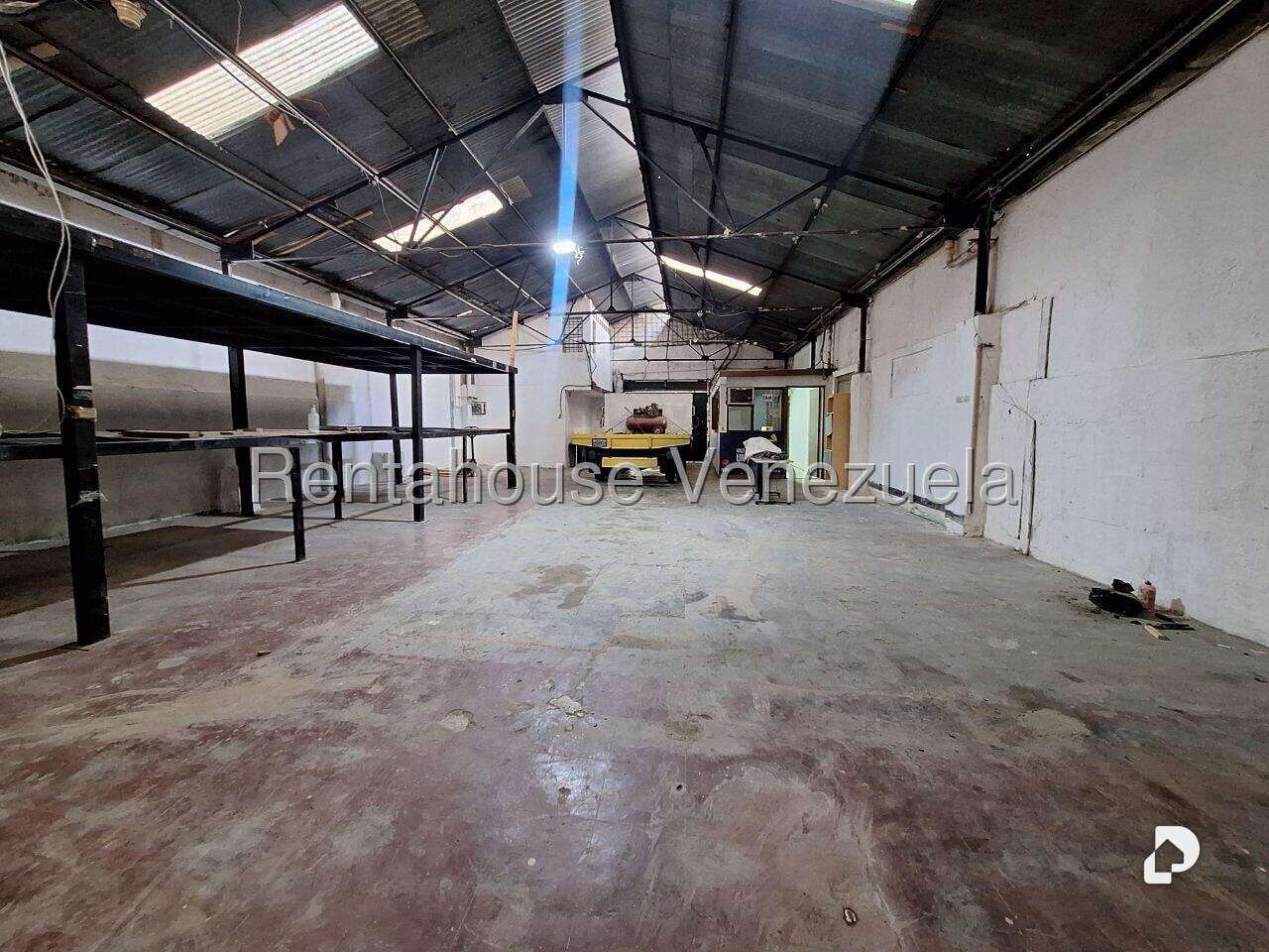 Local comercial en Parroquia Santa Rosalía, Caracas – 11