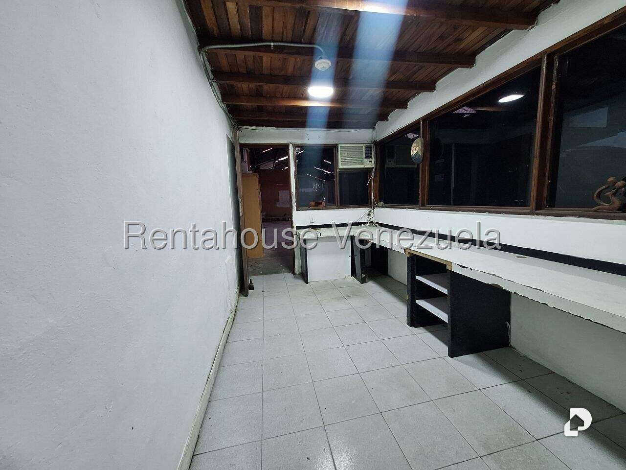 Local comercial en Parroquia Santa Rosalía, Caracas – 14