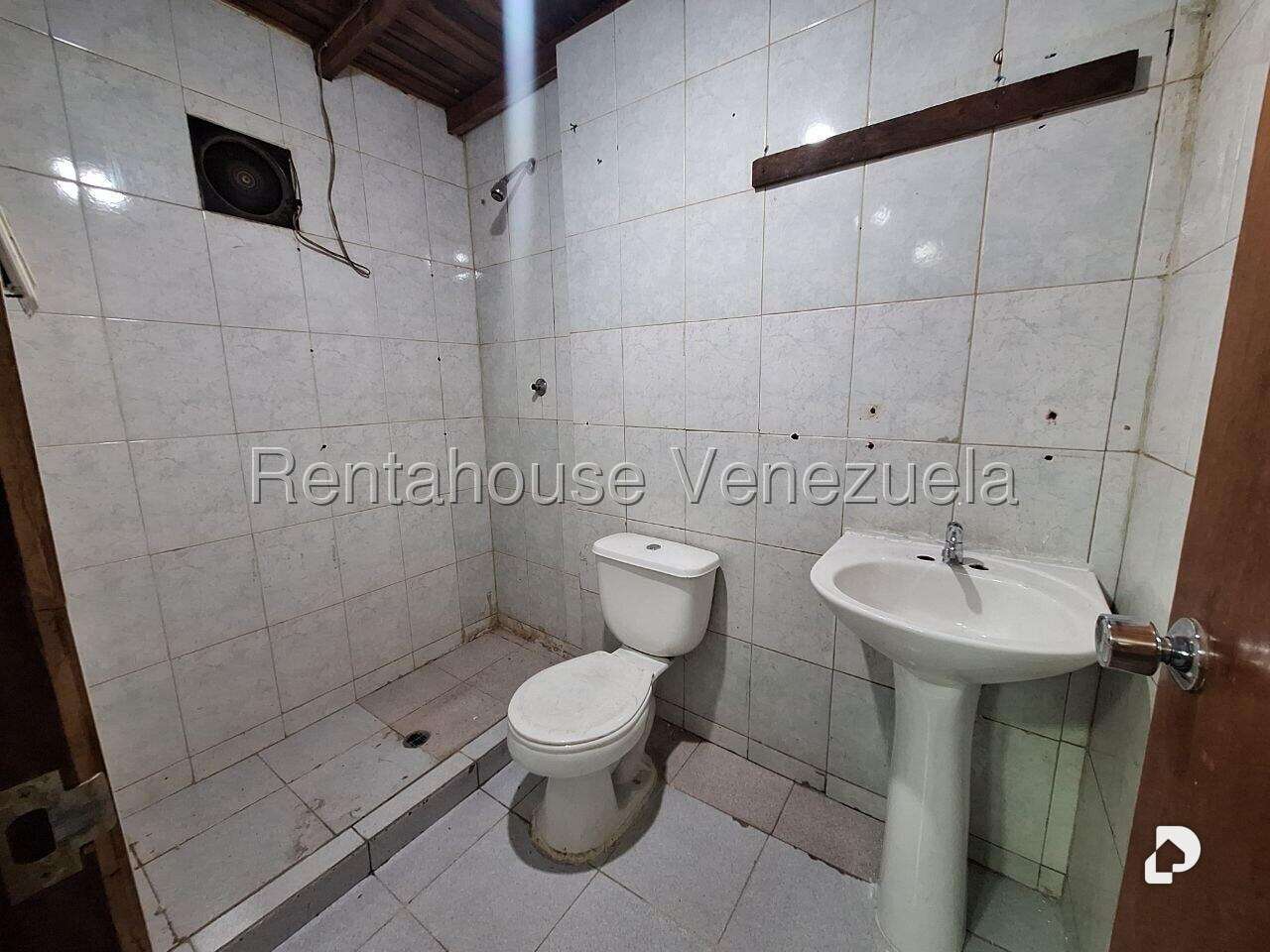 Local comercial en Parroquia Santa Rosalía, Caracas – 13