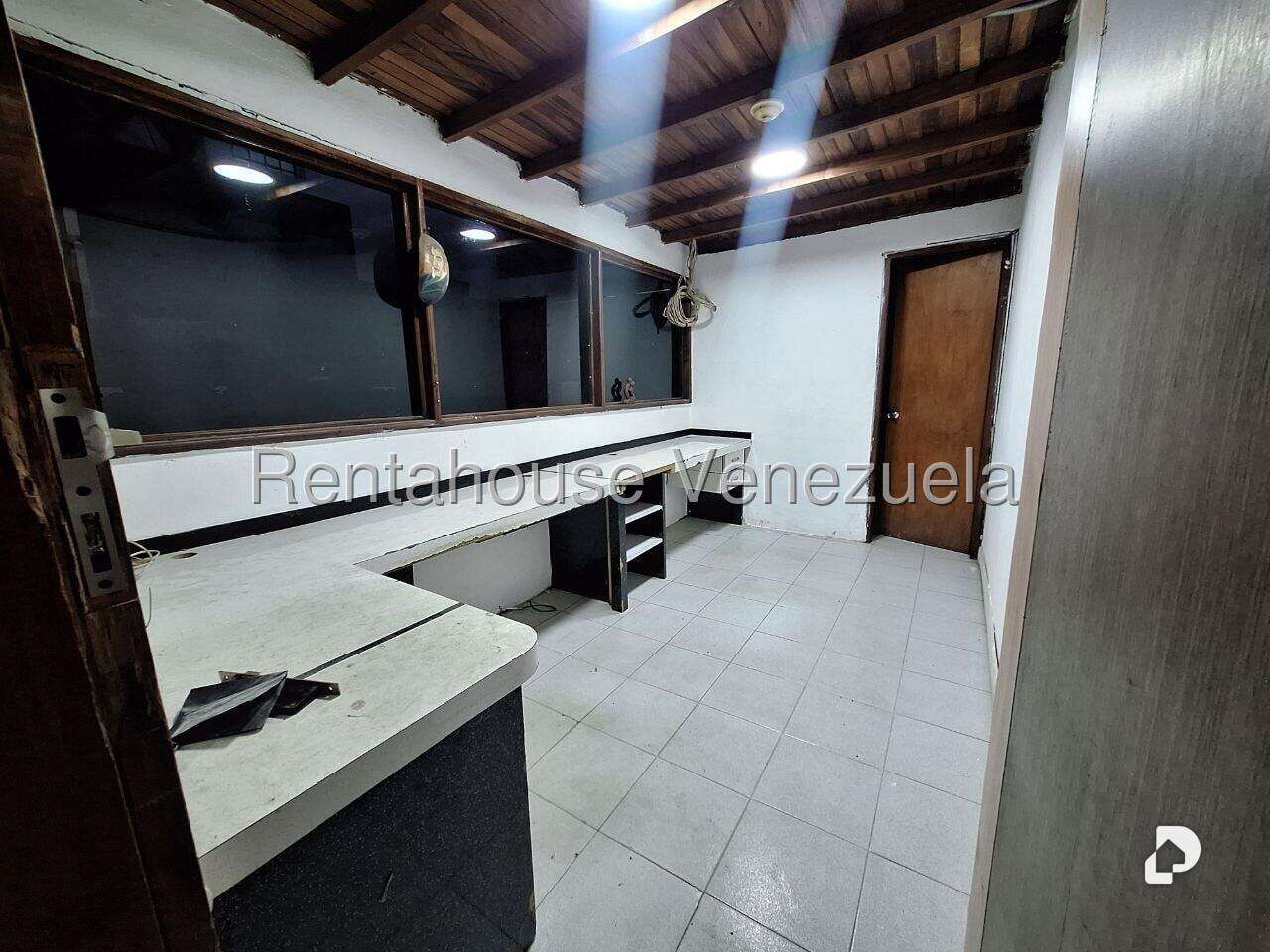 Local comercial en Parroquia Santa Rosalía, Caracas – 12