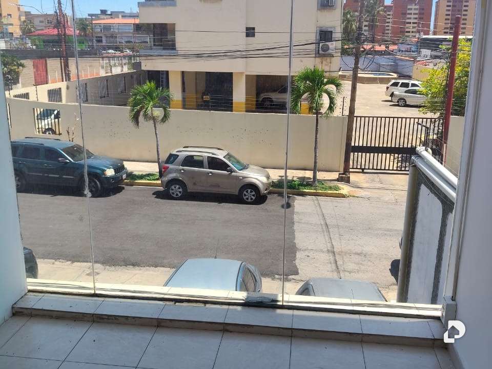 Local comercial en Urbanización El Penonal, Lechería – 2