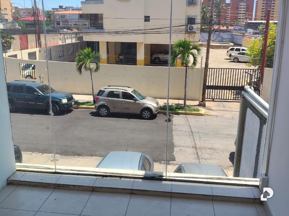 Local comercial en Urbanización El Penonal, Lechería – 2