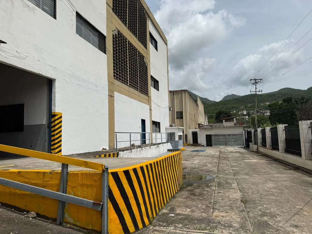 Galpón en Zona Industrial Cloris, Guarenas - 1