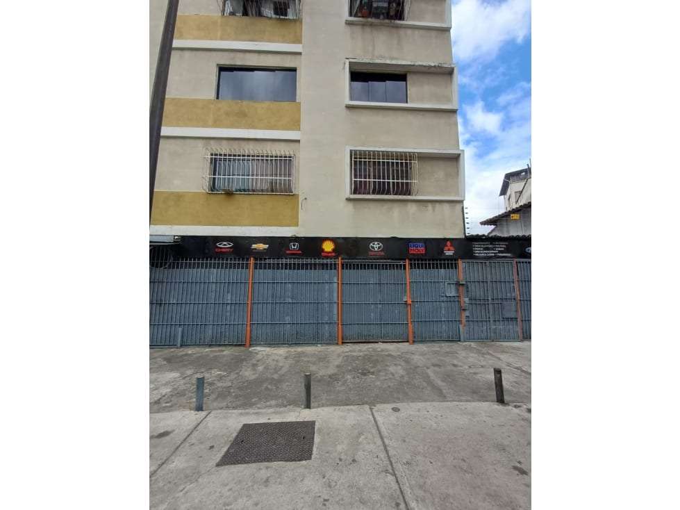 Local comercial en Los Chaguaramos, Caracas - 1