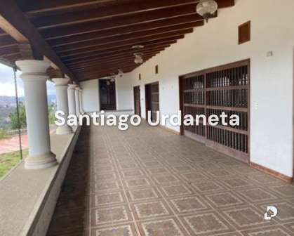 Casa en Cerro Verde, Caracas – 7