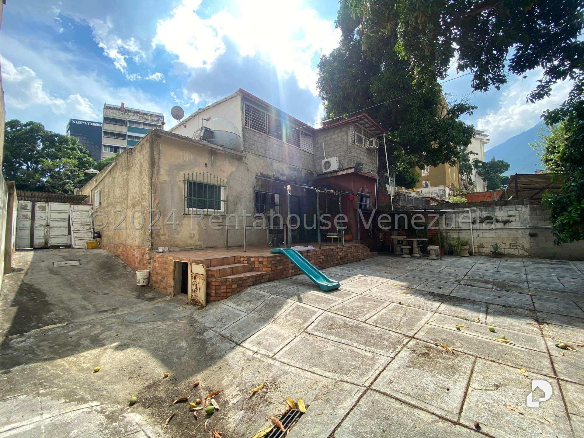 Local comercial en Los Palos Grandes, Caracas – 30
