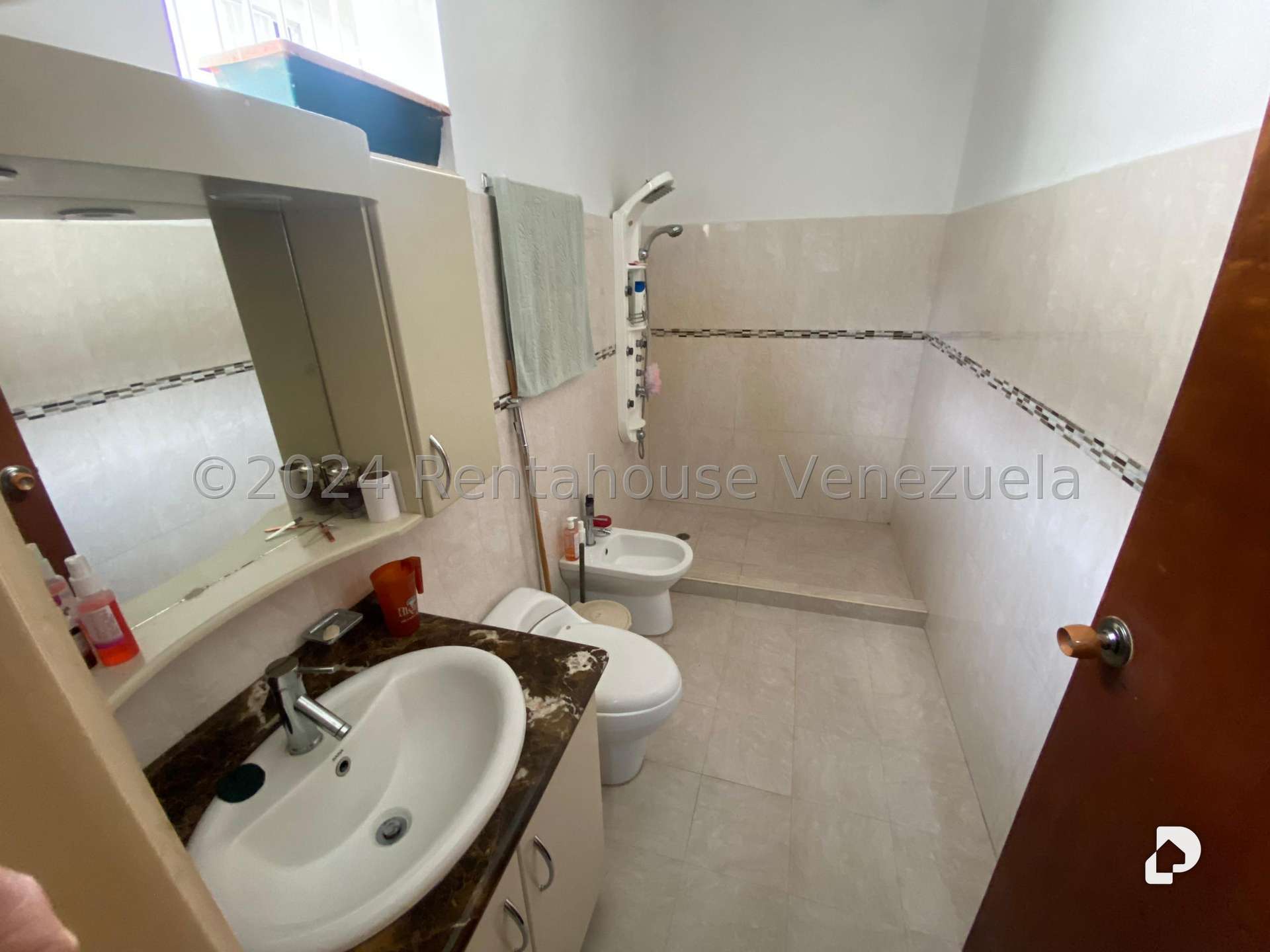 Local comercial en Los Palos Grandes, Caracas – 18