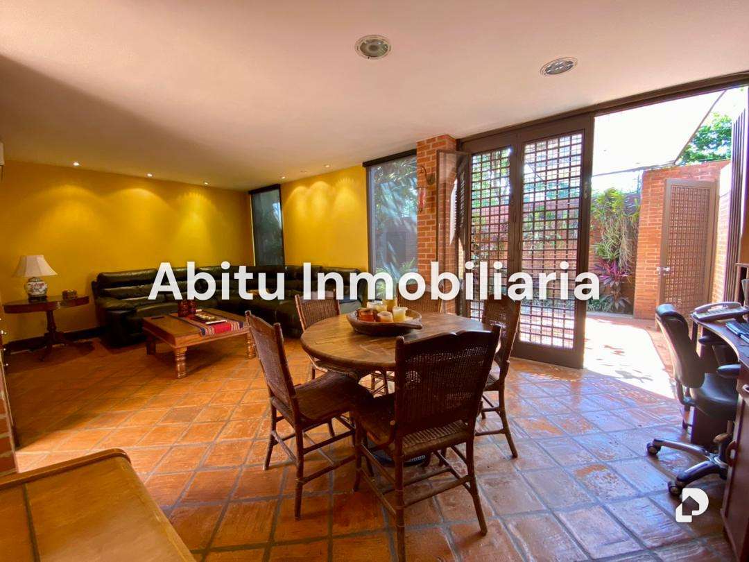 House in La Floresta, Caracas – 9