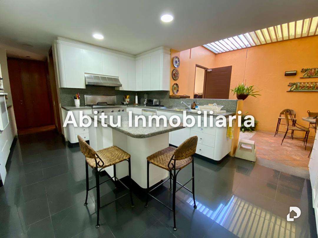 House in La Floresta, Caracas – 13