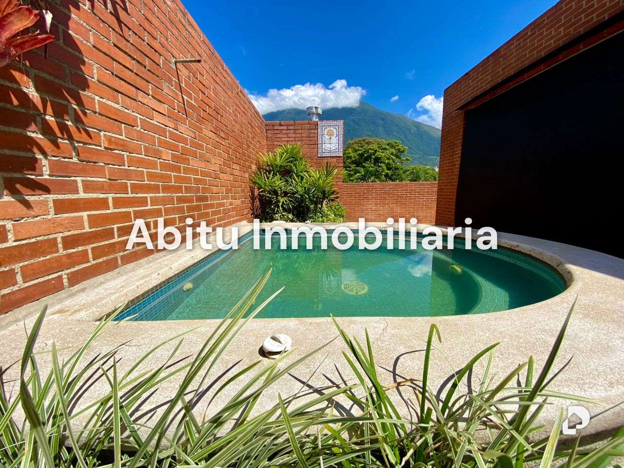 House in La Floresta, Caracas – 2