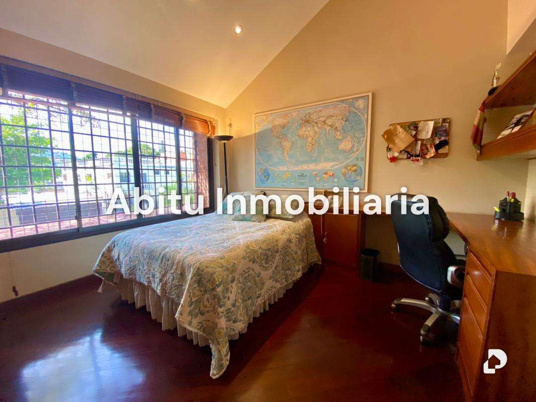 House in La Floresta, Caracas – 15