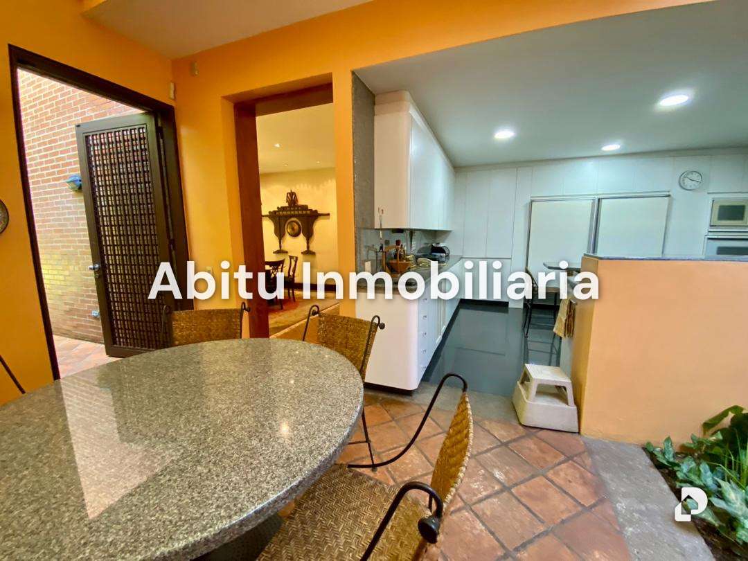 House in La Floresta, Caracas – 14