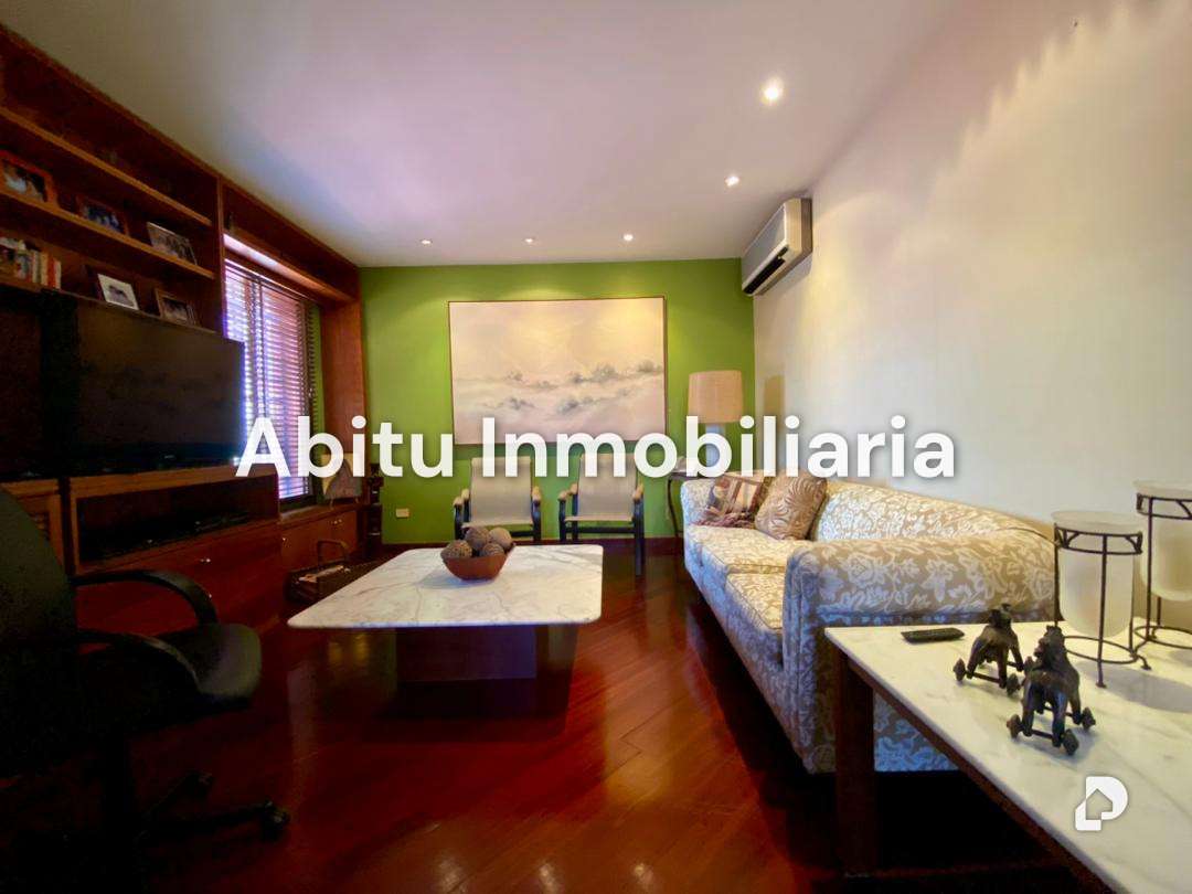 House in La Floresta, Caracas – 11