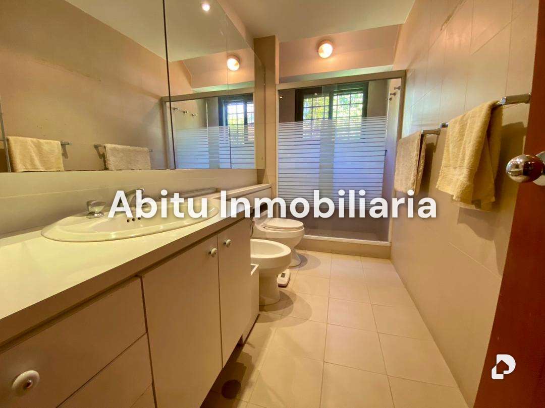 House in La Floresta, Caracas – 19