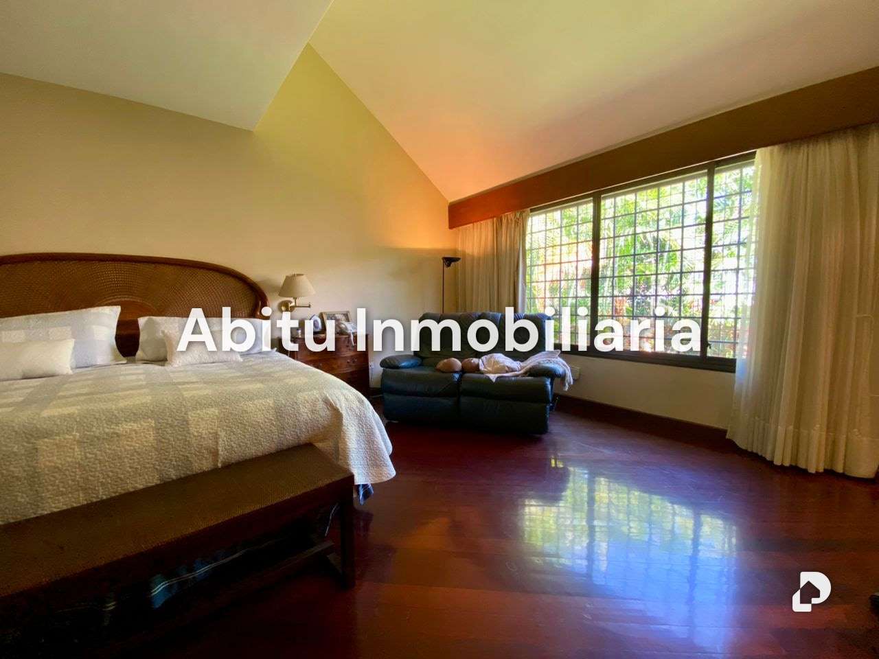 House in La Floresta, Caracas – 16