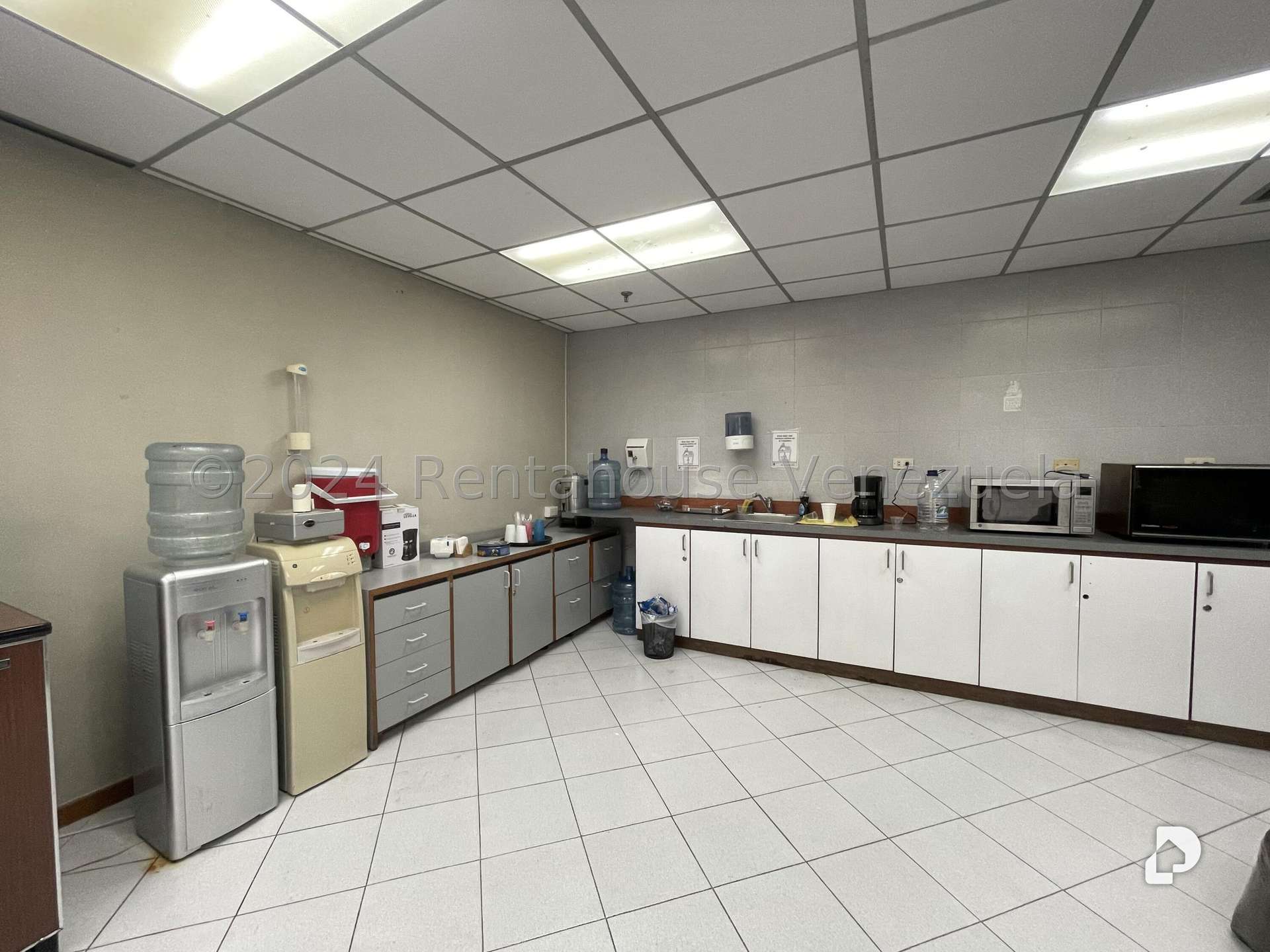 Local comercial en Prado Humboldt, Caracas – 24