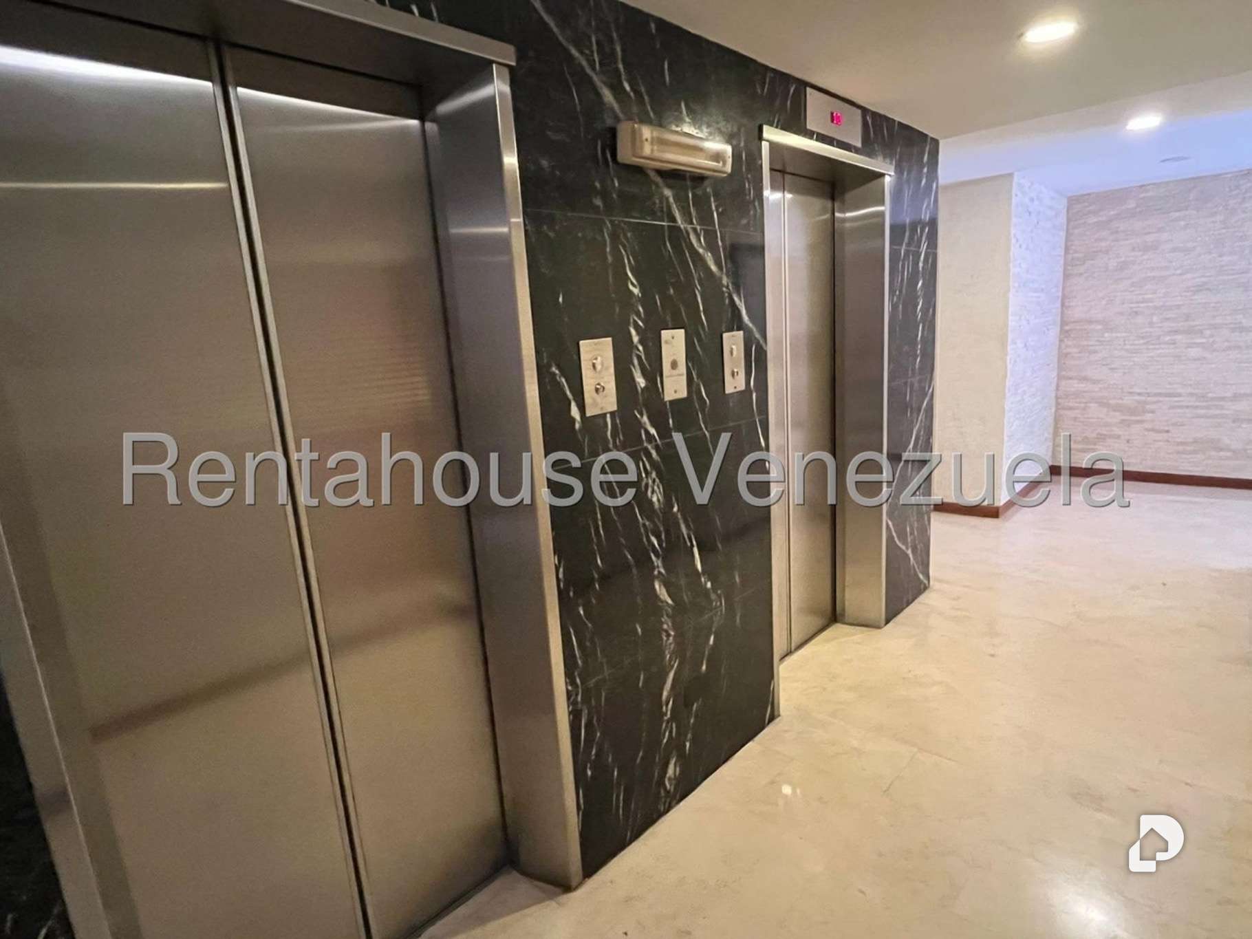 Oficina en Chuao, Caracas – 28